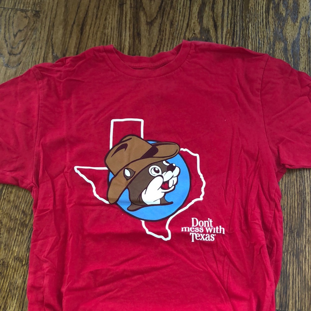 Bucees tee